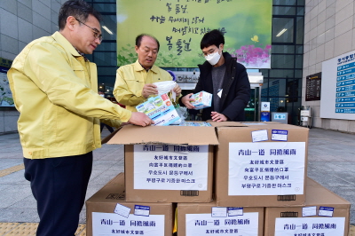 [크기변환]중국 웨이하이시 원덩구 부평구에 코로나19 확산방지 를 위한 마스크 기증2020-03-12 (2).JPG