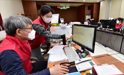 [크기변환]동구보건소 직원 부평구보건소 코로나19 상황실  현장 업무지원2020-03-16- (1).JPG