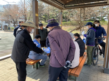 [크기변환]부평구, 봄철 공원 이용객 대상 ‘ 사회적 거리두기’ 캠페인1.jpeg